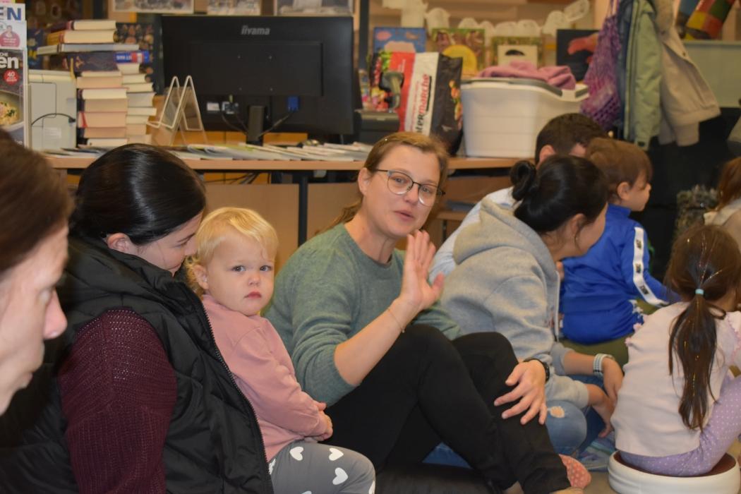 Laternenfest mit dem Zwergerltreffen der Pfarre in der Bibliothek