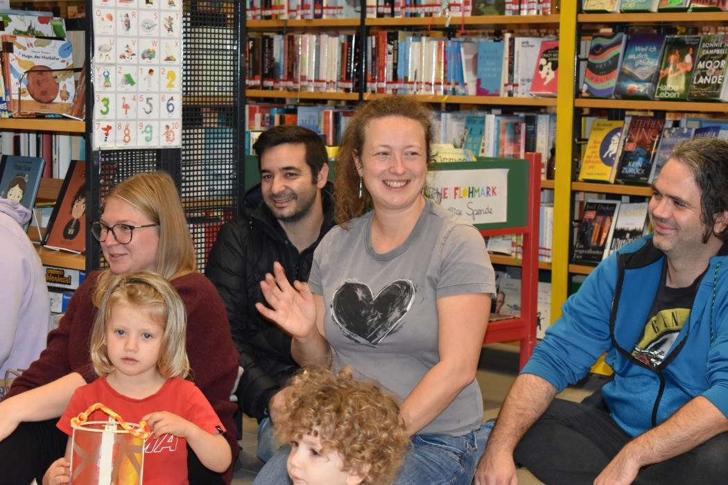 Laternenfest mit dem Zwergerltreffen der Pfarre in der Bibliothek