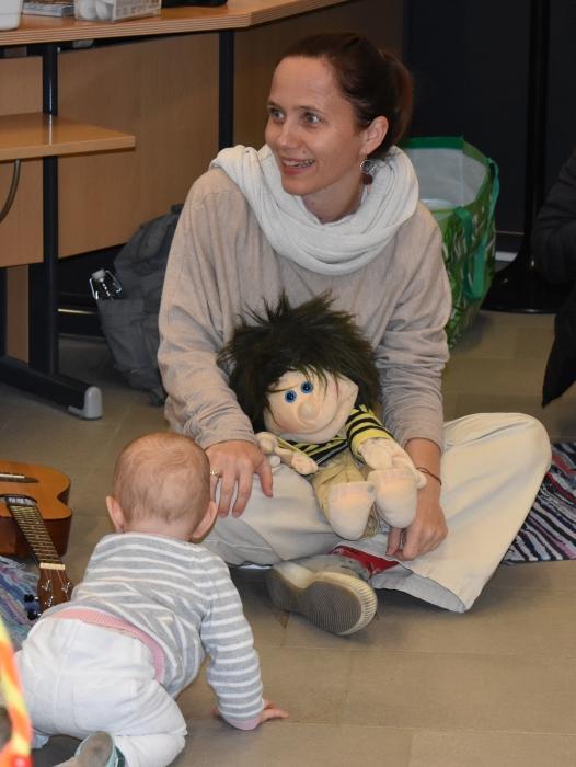 Laternenfest mit dem Zwergerltreffen der Pfarre in der Bibliothek