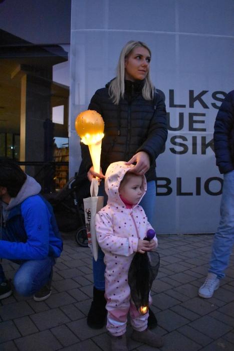 Laternenfest mit dem Zwergerltreffen der Pfarre in der Bibliothek