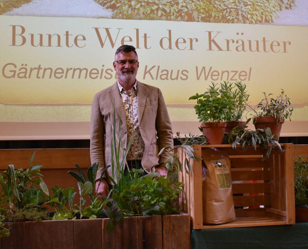 Klaus Wenzel, Gärtnermeister und Geschäftsführer des Landesblumenschmuck